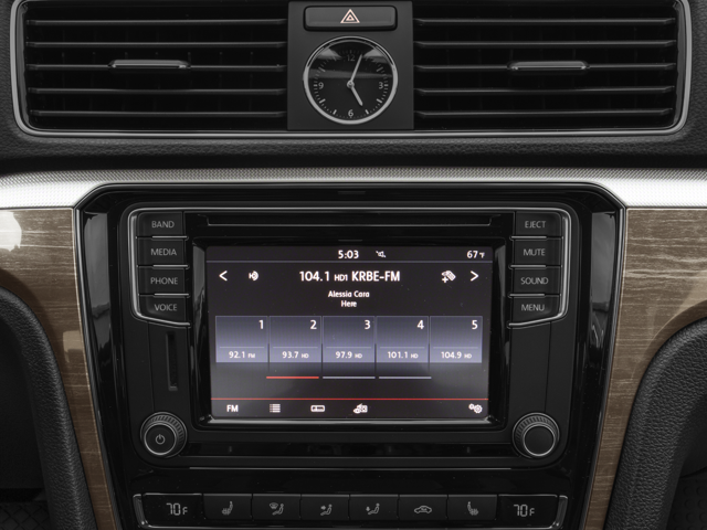 2018 Volkswagen Passat 2.0T SE photo 3