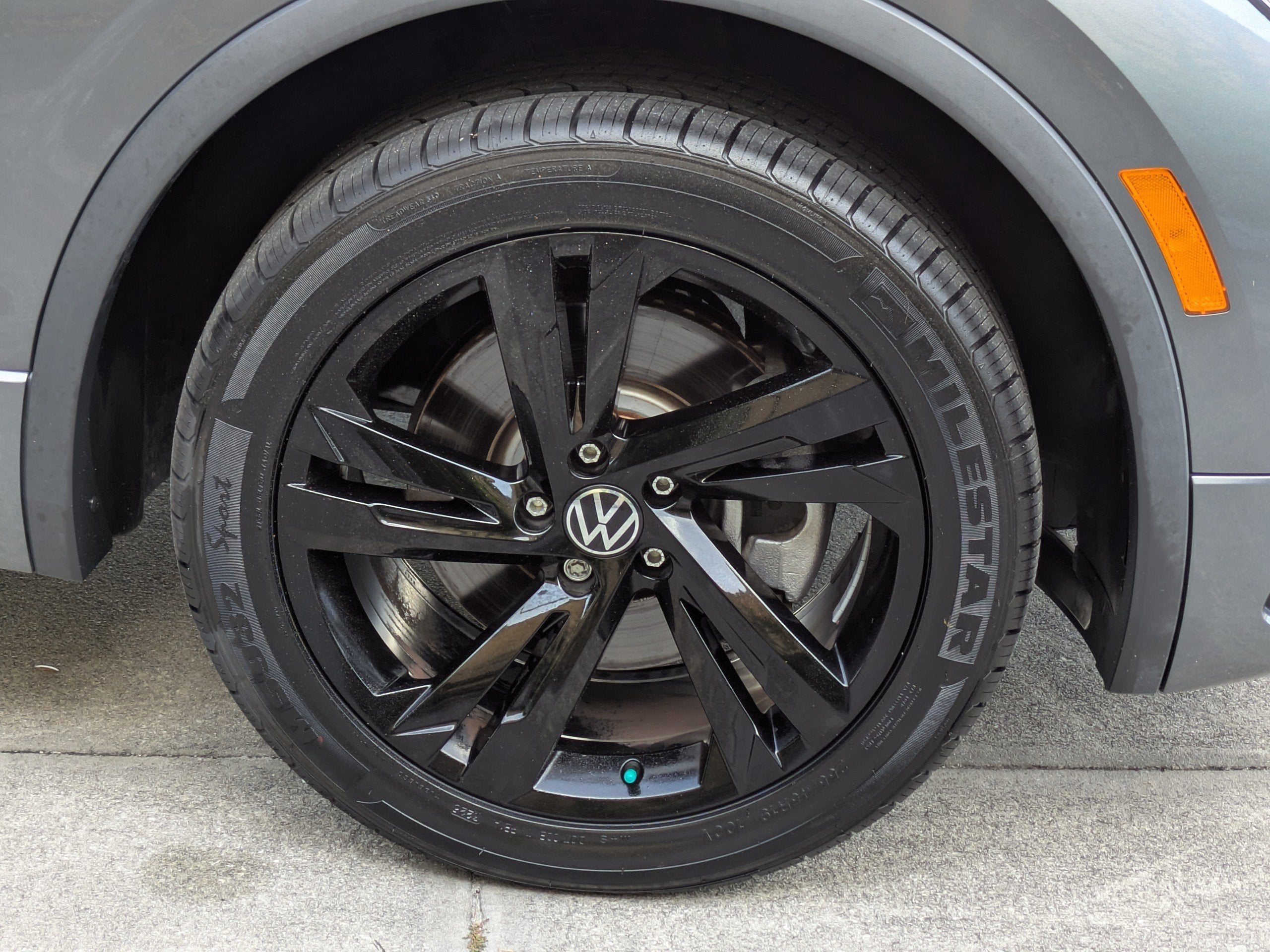 2023 Volkswagen Tiguan SE R-Line Black