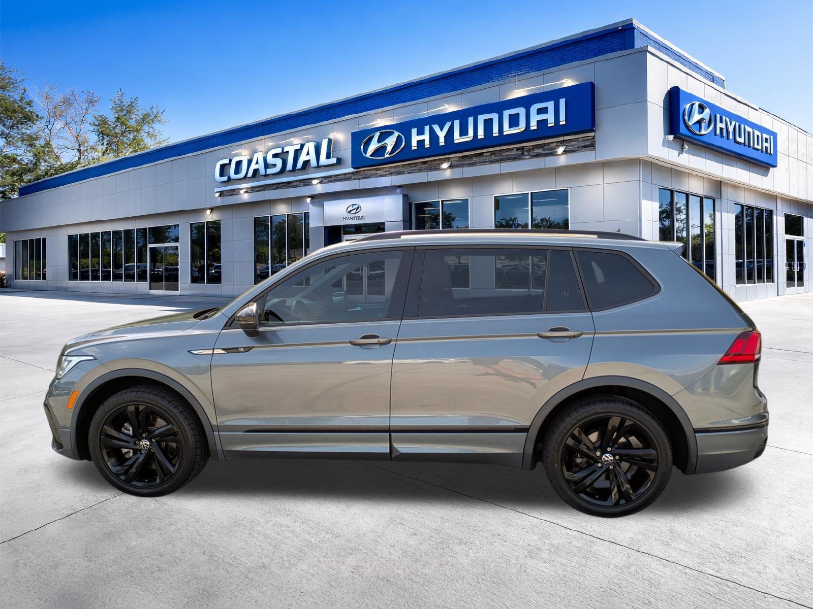 2023 Volkswagen Tiguan SE R-Line Black
