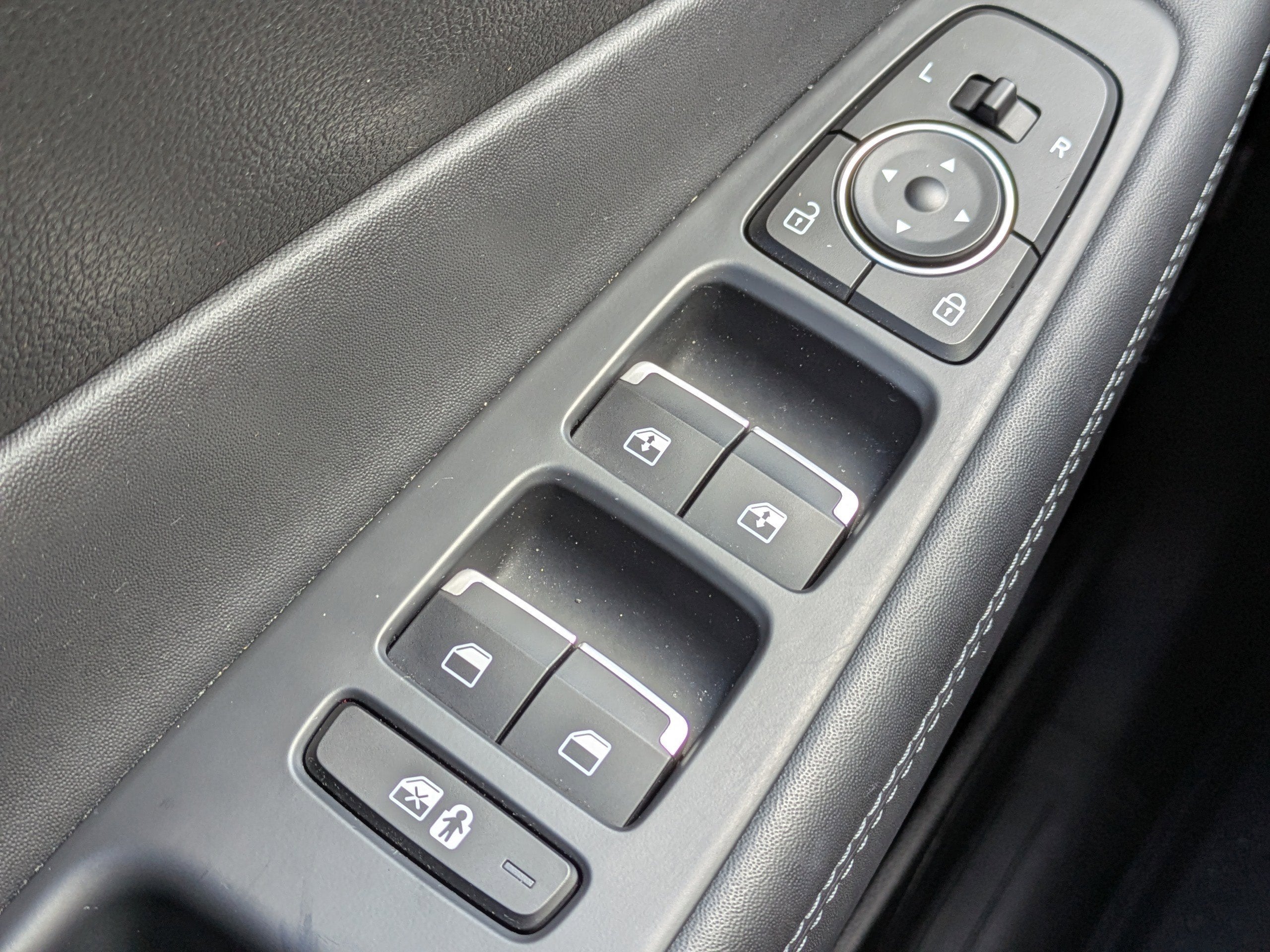 2023 Hyundai SANTA FE HYBRID SEL Premium