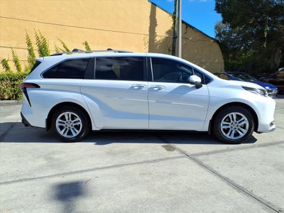 2022 Toyota Sienna Limited 7 Passenger