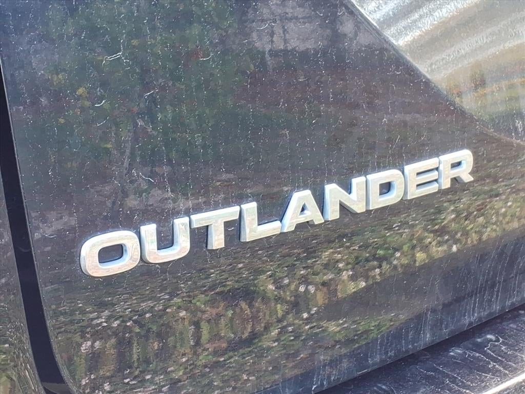 2023 Mitsubishi Outlander ES