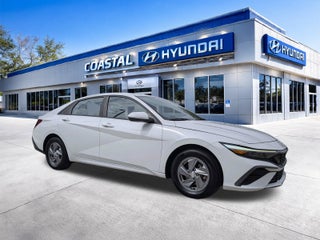 2024 Hyundai ELANTRA SE