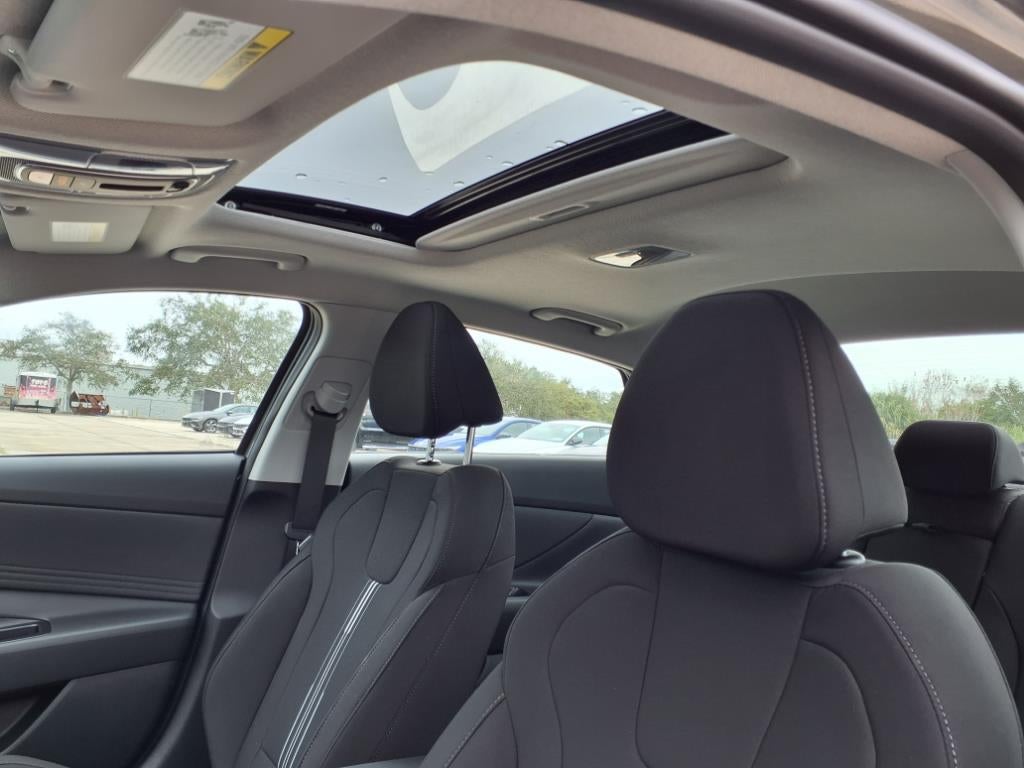 2025 Hyundai ELANTRA SEL Convenience