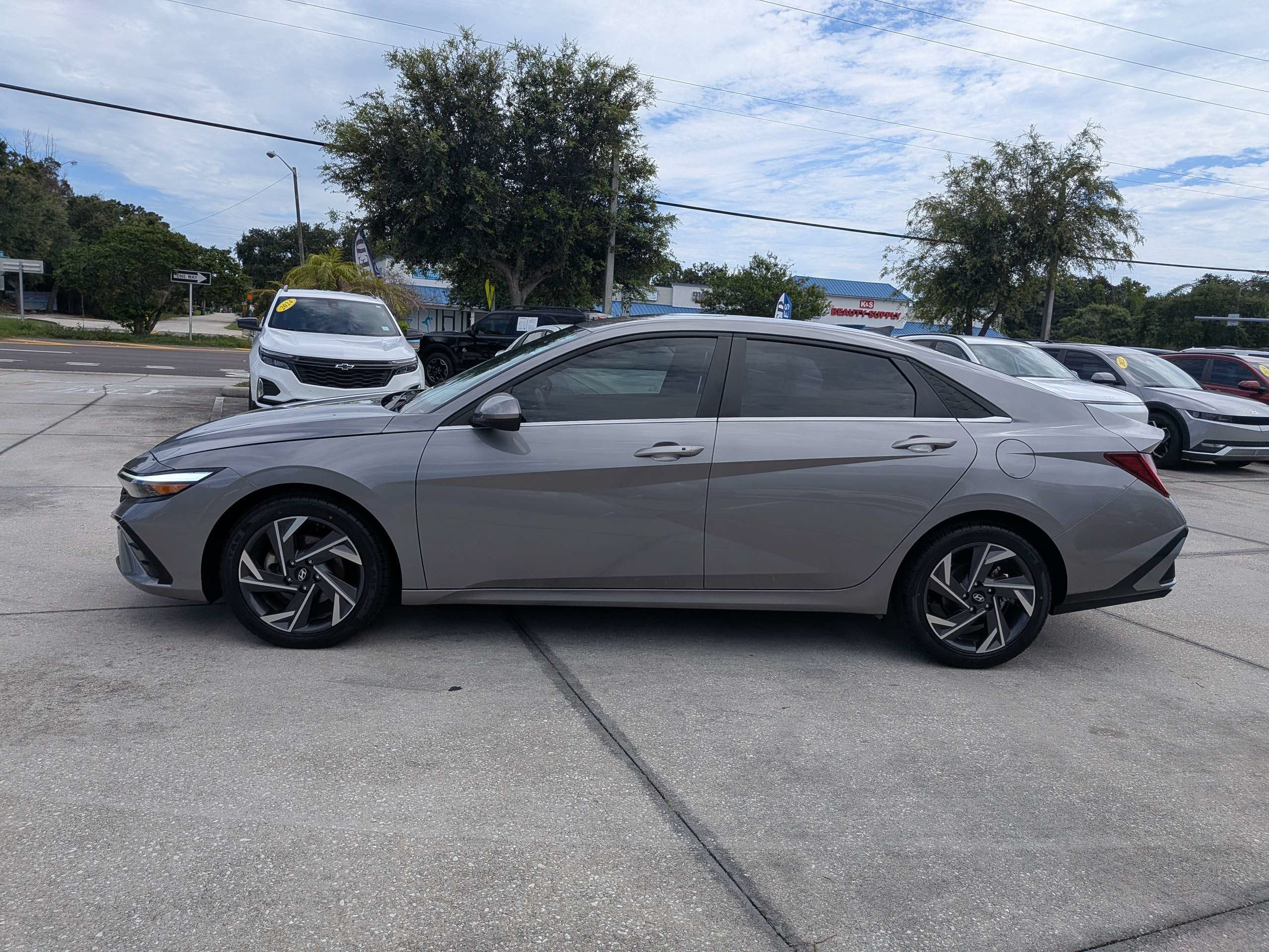 2024 Hyundai ELANTRA SEL