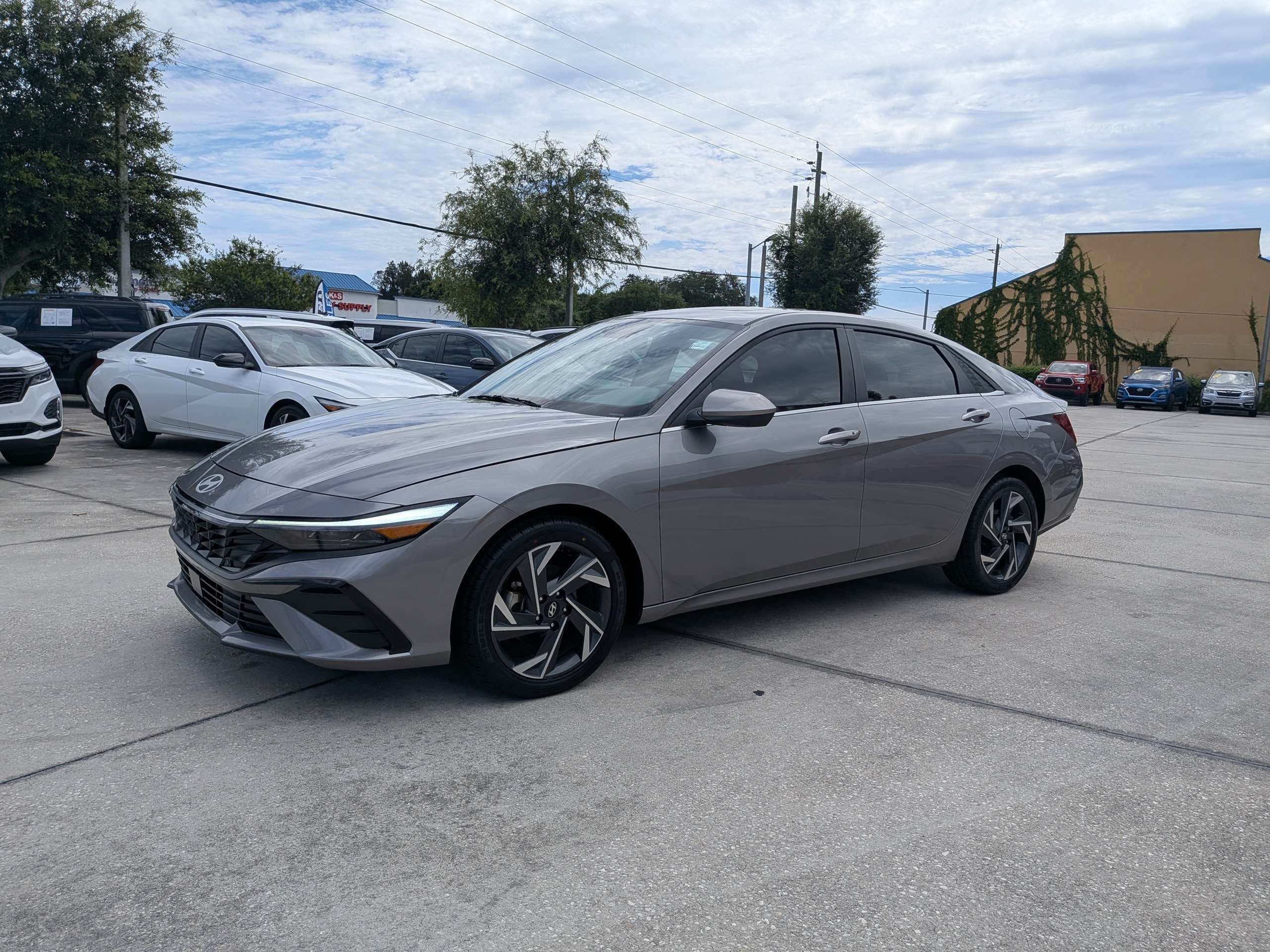2024 Hyundai ELANTRA SEL