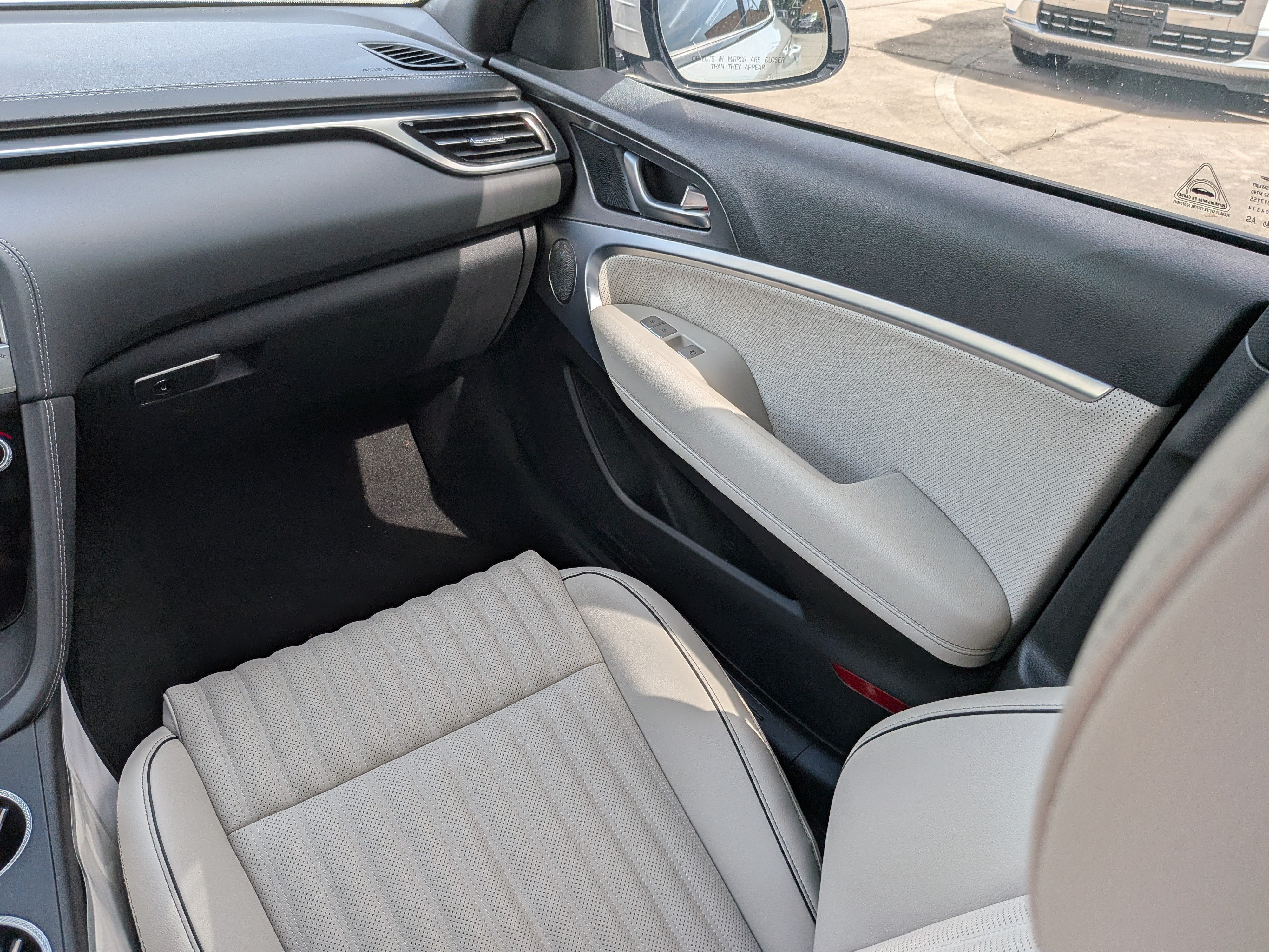 2025 GENESIS G70 Standard - Photo 15