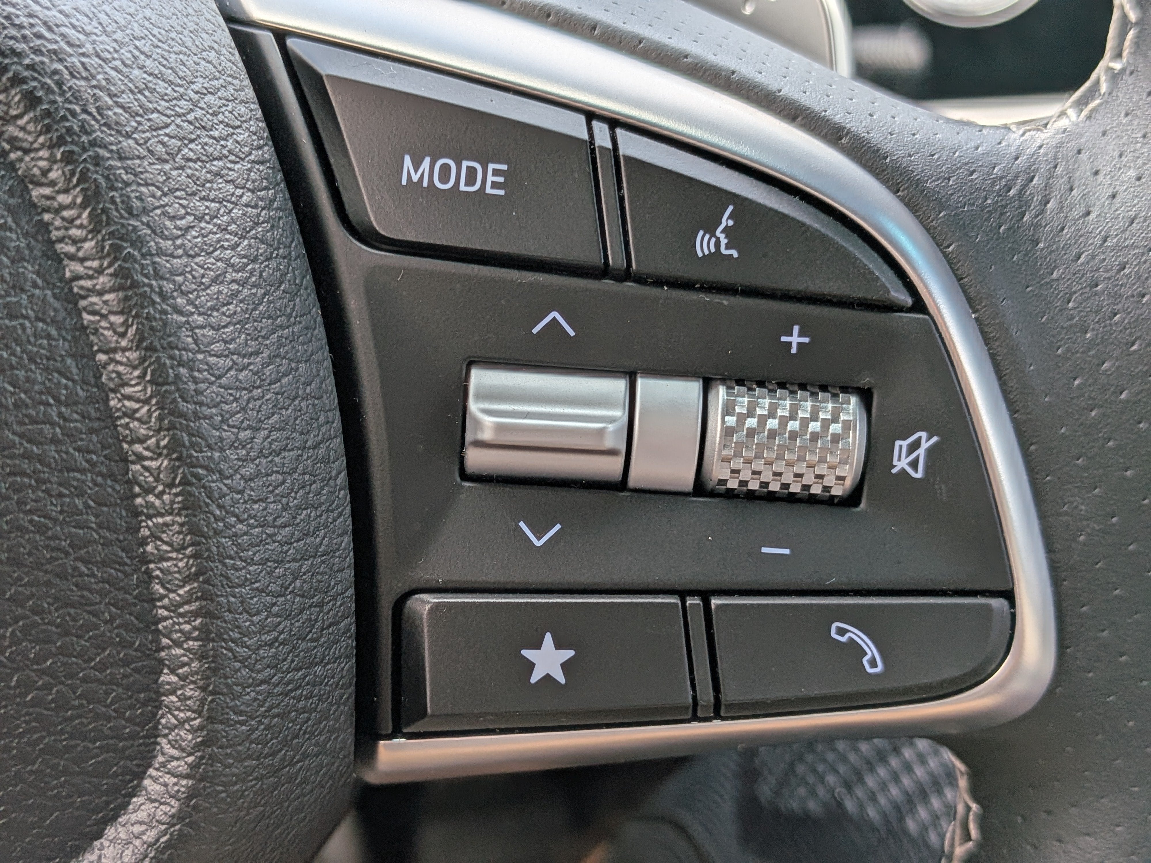 2025 GENESIS G70 Standard - Photo 26