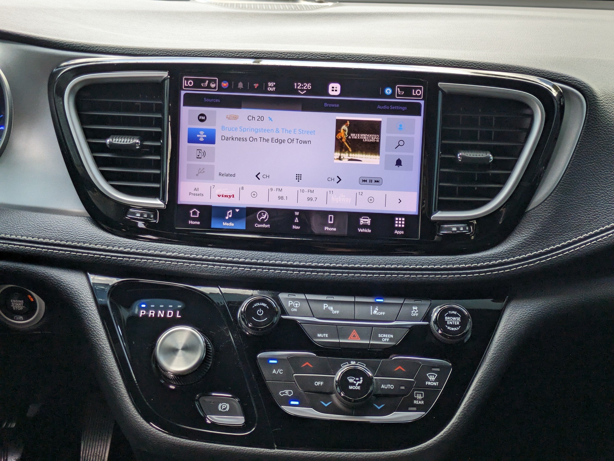 2024 Chrysler Pacifica Hybrid S Appearance Pkg