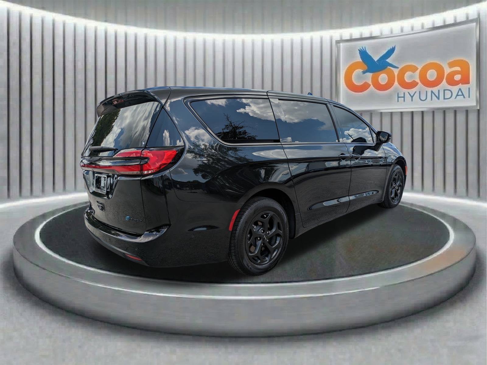 2024 Chrysler Pacifica Hybrid S Appearance Pkg
