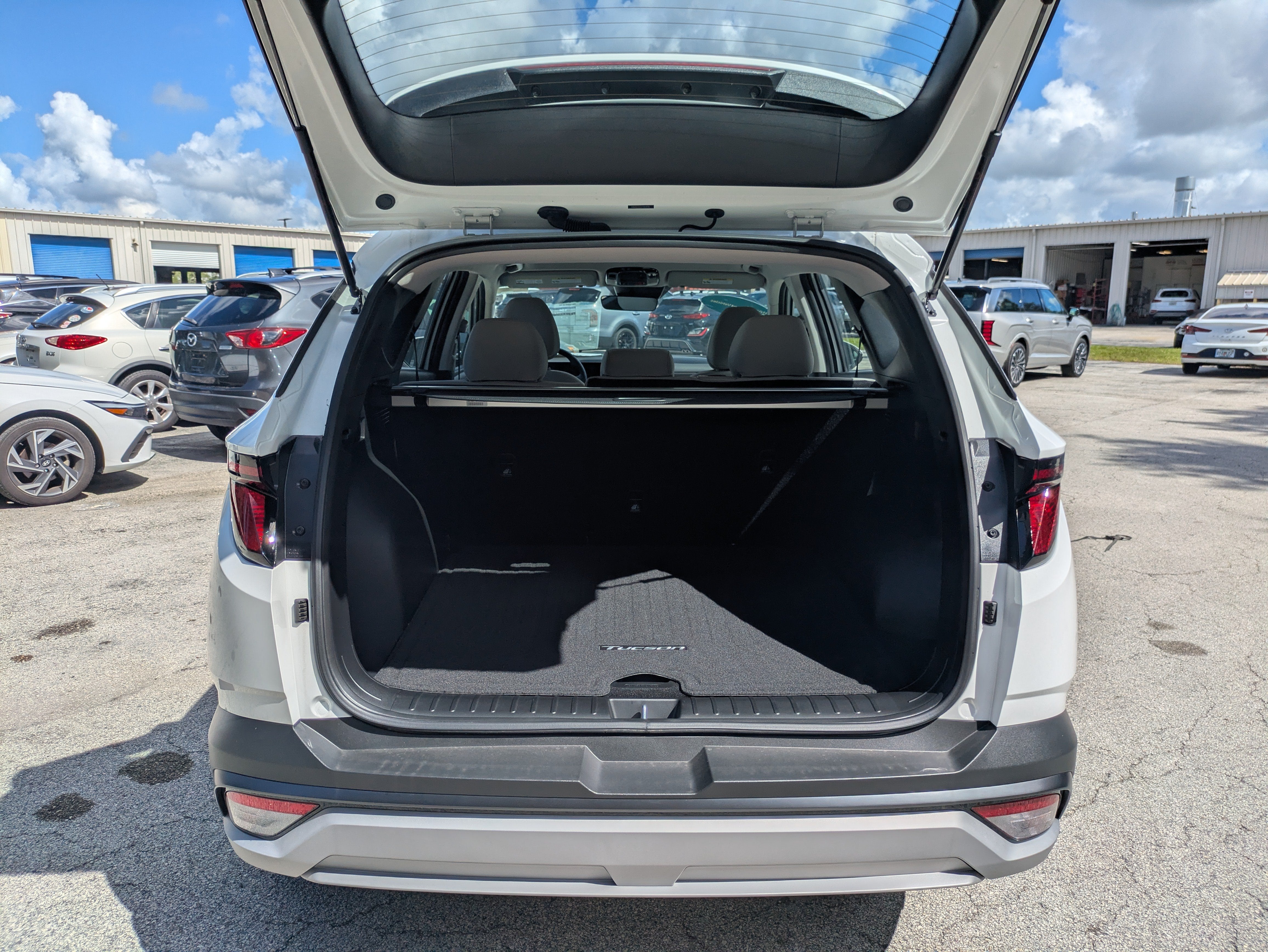 2026 Hyundai TUCSON SE
