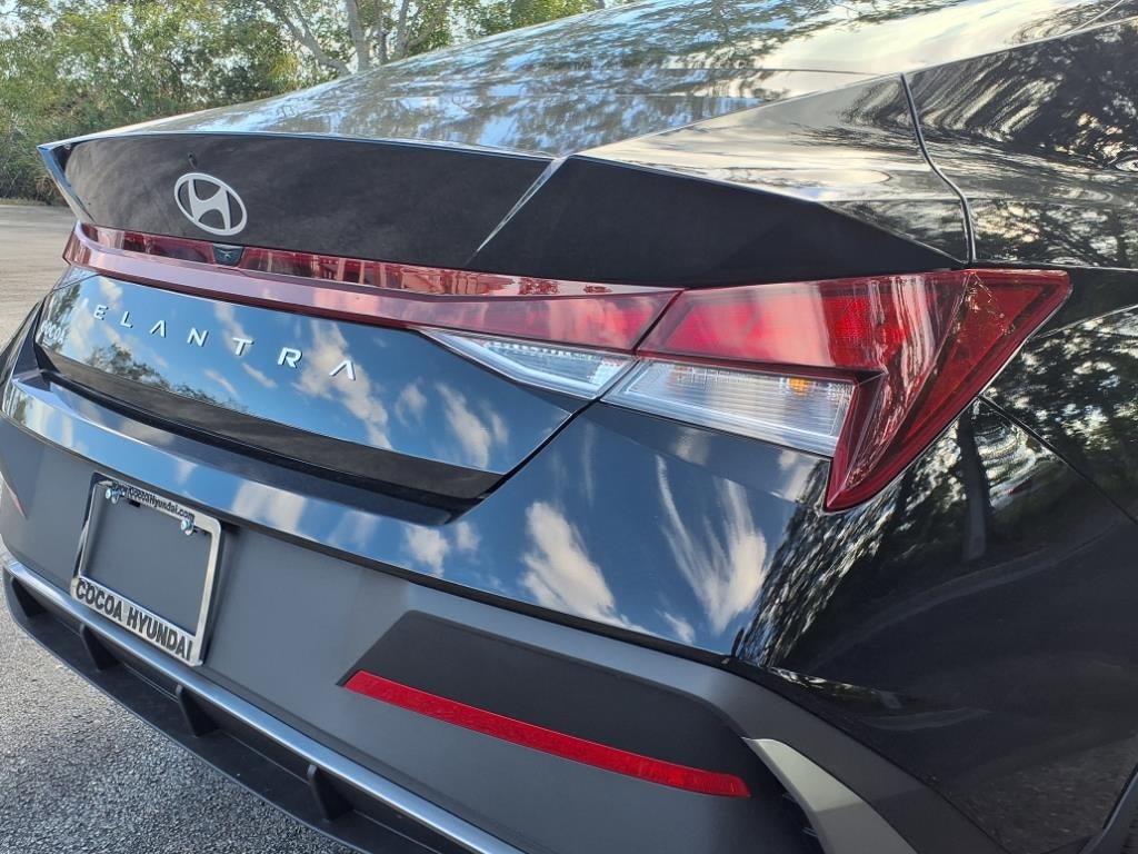 2025 Hyundai ELANTRA SE