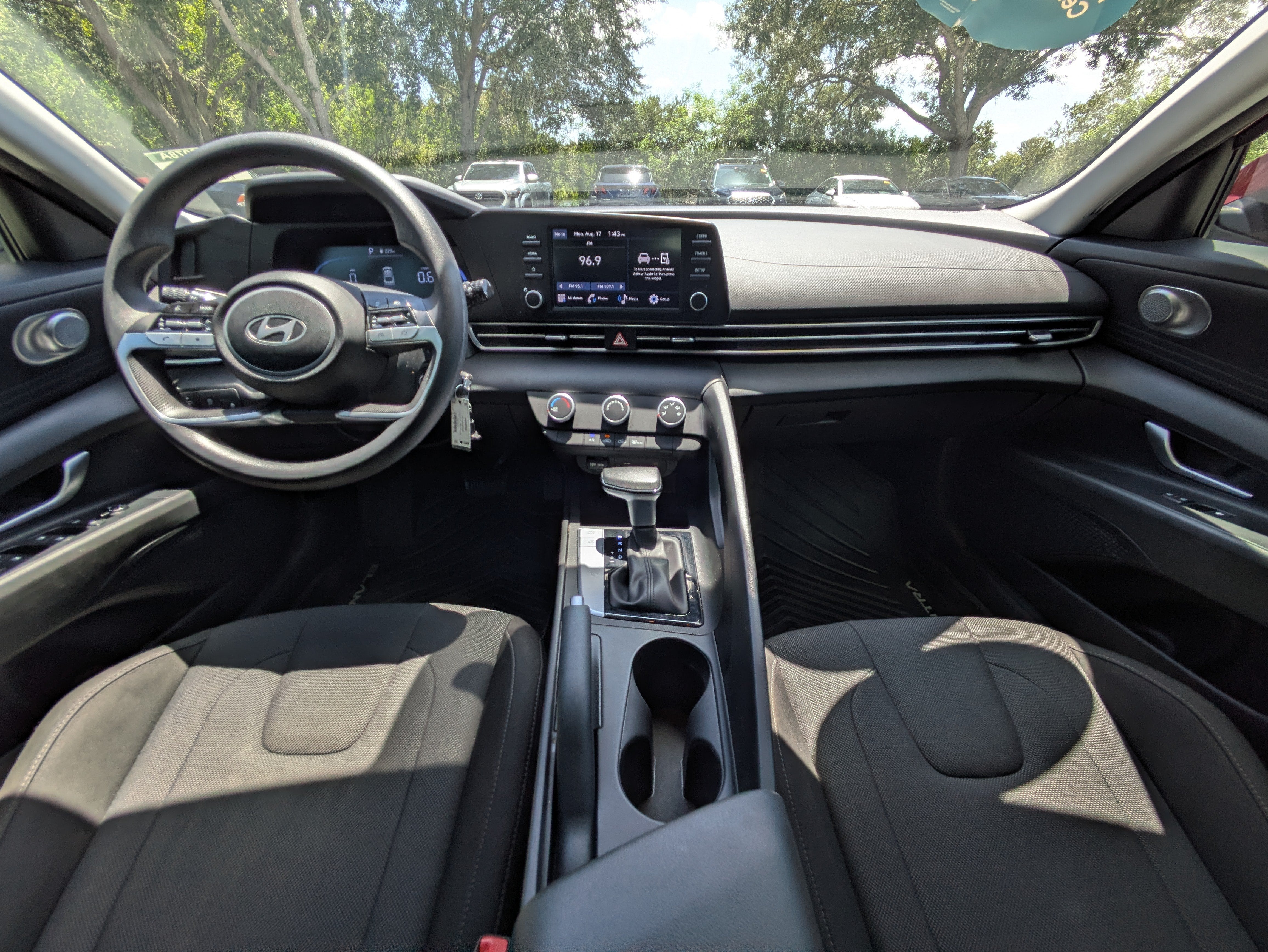2025 Hyundai ELANTRA SE
