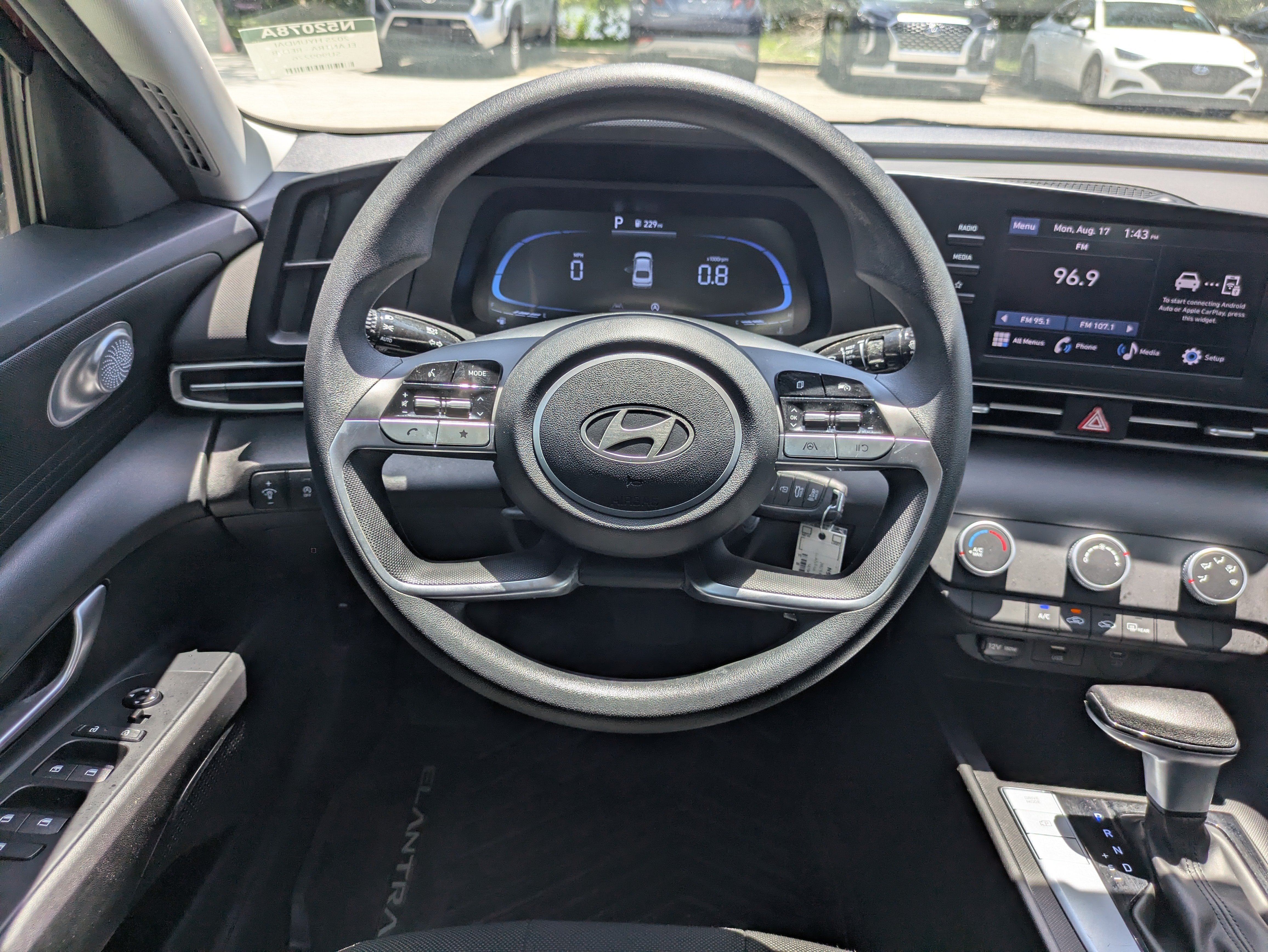 2025 Hyundai ELANTRA SE