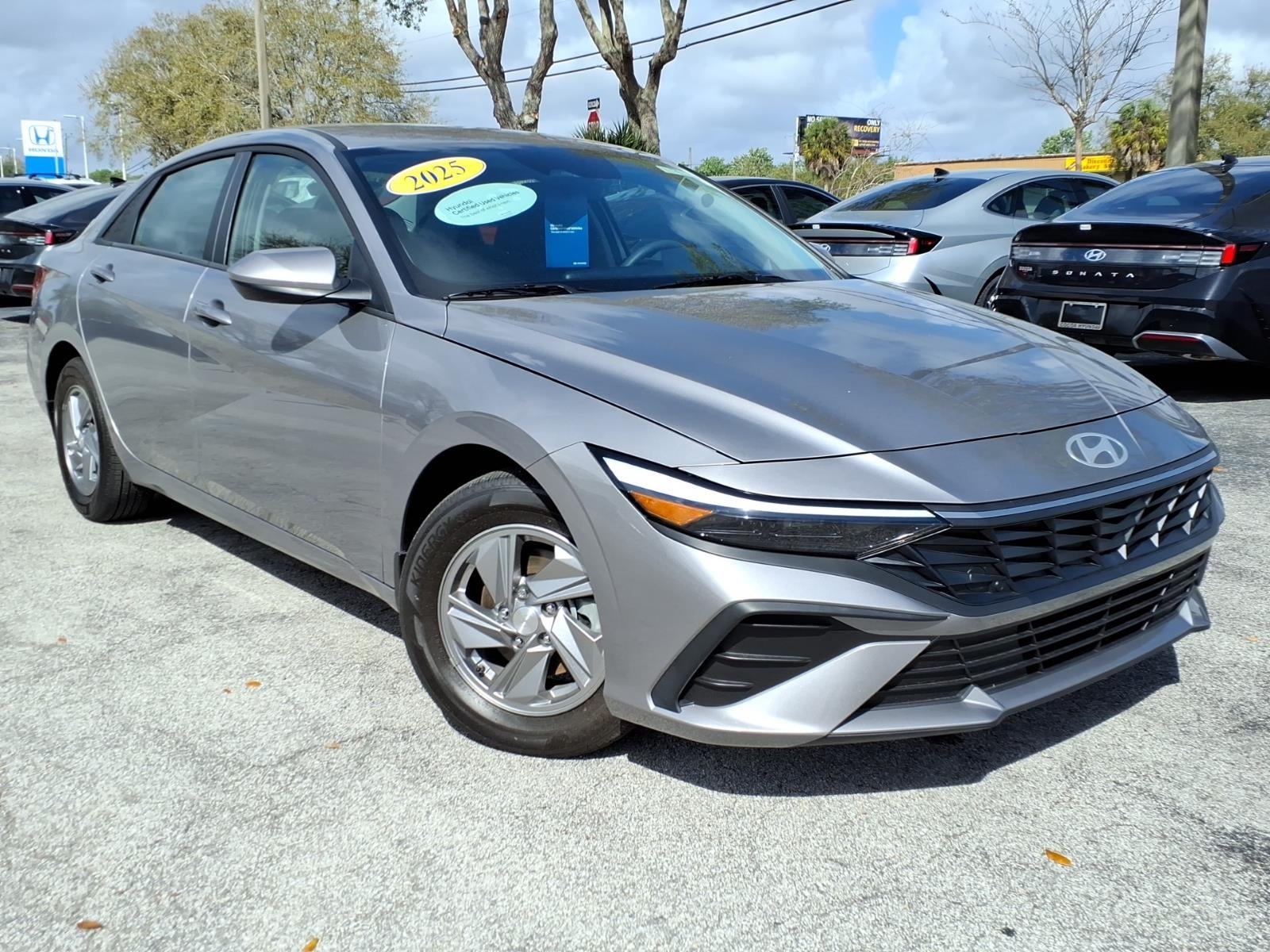 2025 Hyundai ELANTRA SE