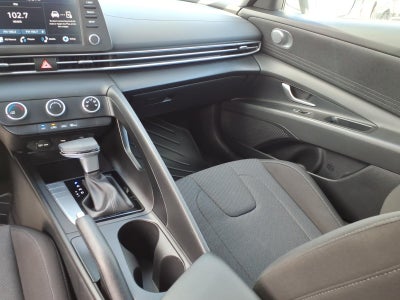 2025 Hyundai ELANTRA SE