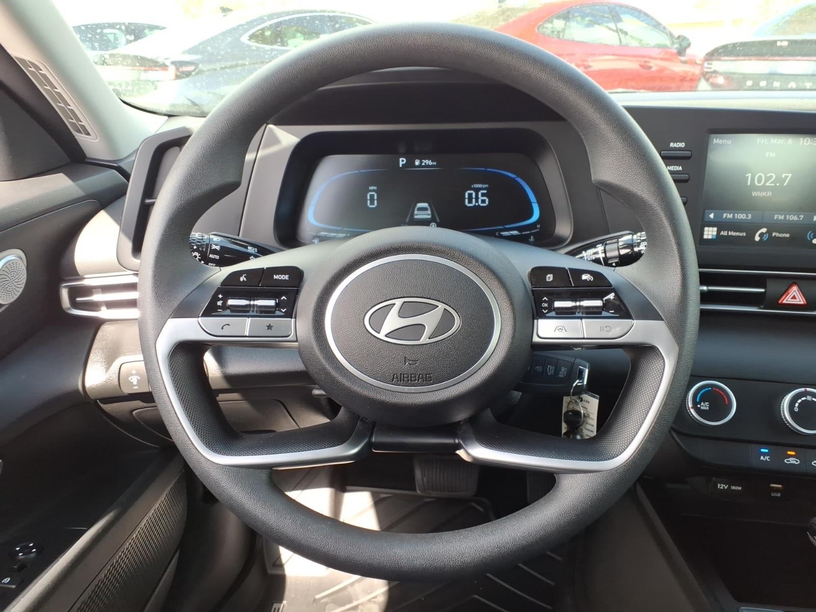 2025 Hyundai ELANTRA SE